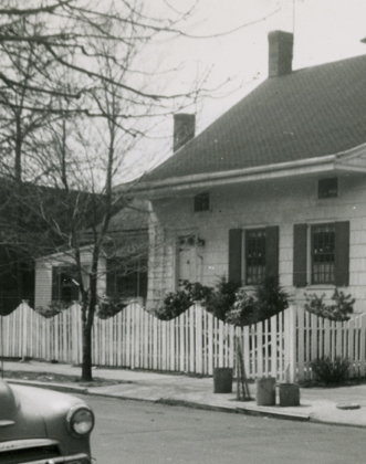 [John Baxter house]. Harriet Stryker-Rodda. ca. 1945. Brooklyn photograph and illustration collection. V1973.5.2373. Brooklyn Historical Society.